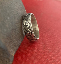 Load image into Gallery viewer, Sterling silver, Victorian inspired etched ring.  Made in your size.