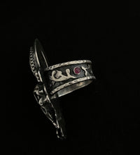 Load image into Gallery viewer, Crow skull and amethyst ring. Size 9