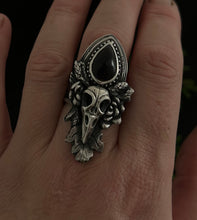 Load image into Gallery viewer, Crow skull and amethyst ring. Size 9