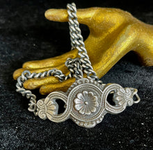 Load image into Gallery viewer, flower victorian brooch bracelet