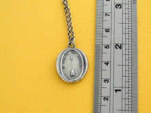 Load image into Gallery viewer, I hurt in secret,  Je bless en secret....  love hurts, cupids arrow.  Antique wax letter seal pendant.  sterling silver seal impression.