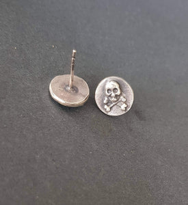 Skull earrings, sterling silver memento mori skull and crossbones. Handmade earrings.