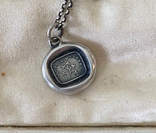 Load image into Gallery viewer, Cuislin mo Chroí, pulse of my heart.  My Sweetheart in Irish.  Irish language pendant with Shamrock.