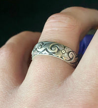 Load image into Gallery viewer, Sterling silver, Victorian inspired etched ring.  Made in your size.