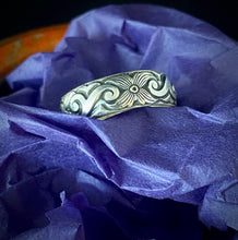 Load image into Gallery viewer, Sterling silver, Victorian inspired etched ring.  Made in your size.