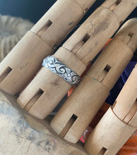 Load image into Gallery viewer, Sterling silver, Victorian inspired etched ring.  Made in your size.