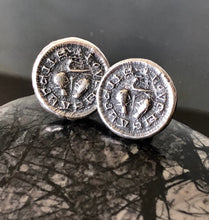 Load image into Gallery viewer, Silver love token cufflinks.  Medieval antique wax letter seal. wedding gift for groomsman or romantic gift