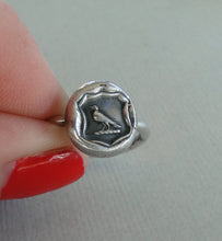 Load image into Gallery viewer, Silver raven ring. Silver Crow ring. Antique wax seal ring. Emblem of knowledge. Handmade in your size.