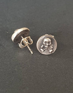 Skull and crossbones stud earrings.  Sterling memento mori statement jewelry. gothic, halloween earrings.