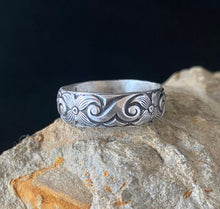 Load image into Gallery viewer, Sterling silver, Victorian inspired etched ring.  Made in your size.