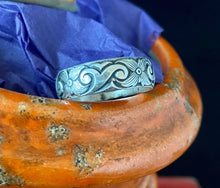 Load image into Gallery viewer, Sterling silver, Victorian inspired etched ring.  Made in your size.