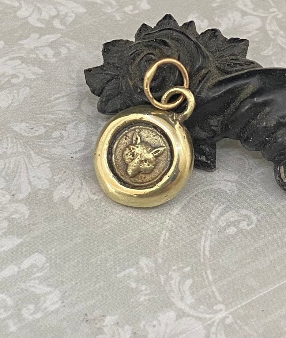 Solid 9 karat yellow gold Fox pendant.