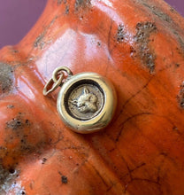 Load image into Gallery viewer, Solid 9 karat yellow gold Fox pendant.