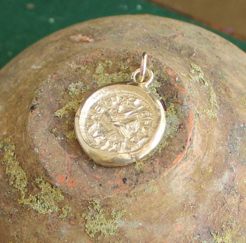 9 carat solid gold 'You have a loyal friend' medieval seal impression pendant.