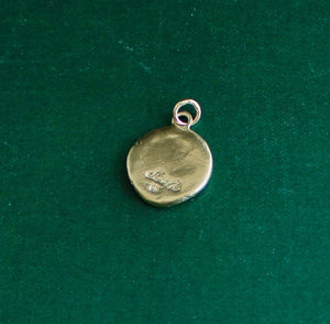 9 carat solid gold &#39;You have a loyal friend&#39; medieval seal impression pendant.