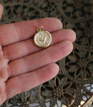 Load image into Gallery viewer, 9 carat solid gold &#39;You have a loyal friend&#39; medieval seal impression pendant.